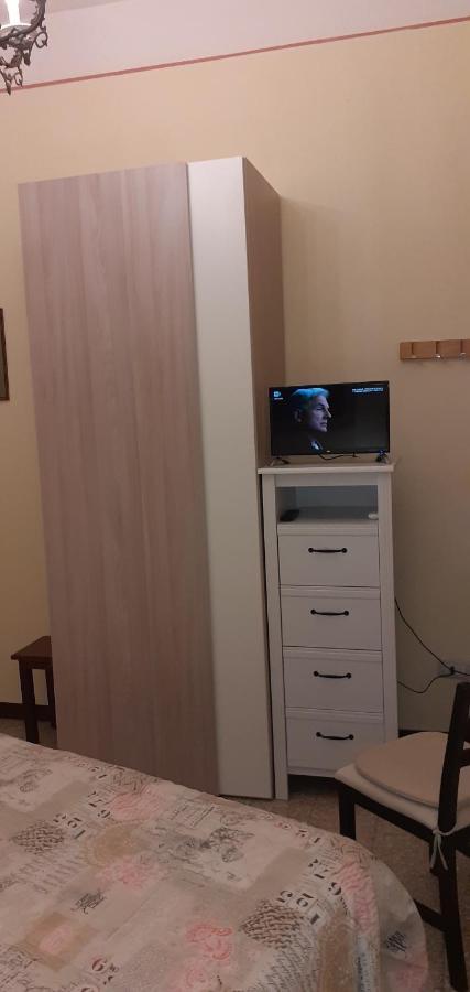 Отель Grandpa Mau Лукка Экстерьер фото